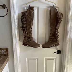 Tan fringed suede boots